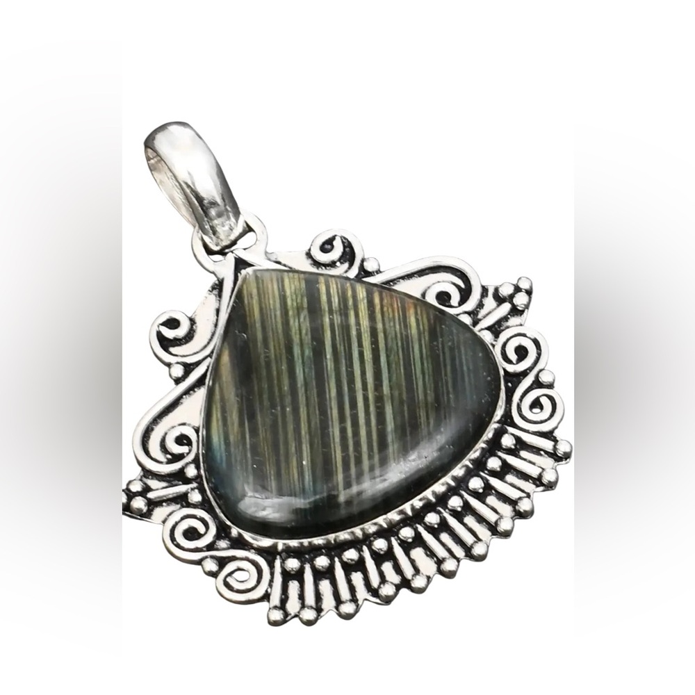 Hand Crafted Artisan Silver Pendant Necklace - Iridescent Blue-Green Labradorite